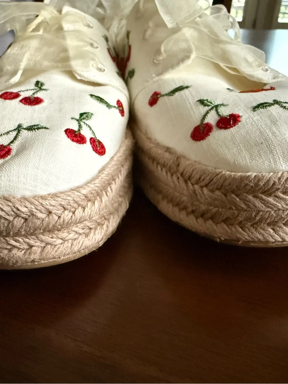 TOMS Carolina Lace-Up Espadrilles Croquette 🍒 Cherries Embroidery Sneaker 9 NWOT